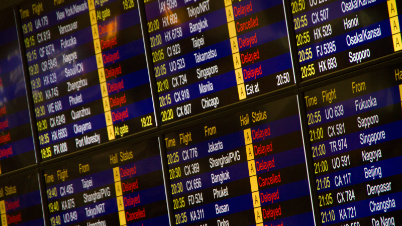 UK airport flight cancellations