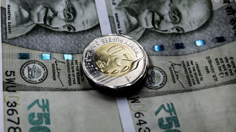 India rupee weekly fall